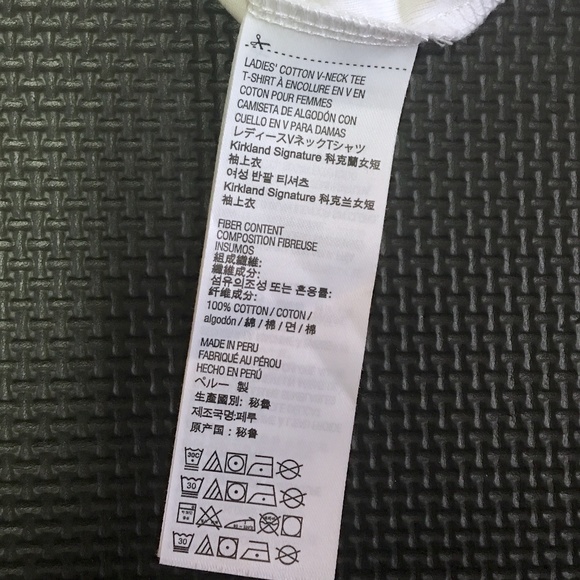 Kirkland women’s V-neck short sleeve Tee - Picture 4 of 4